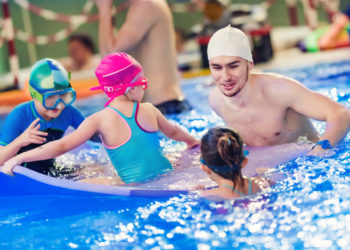 5 ZASAD DLA RODZICÓW SPĘDZAJĄCYCH LATO NAD WODĄ