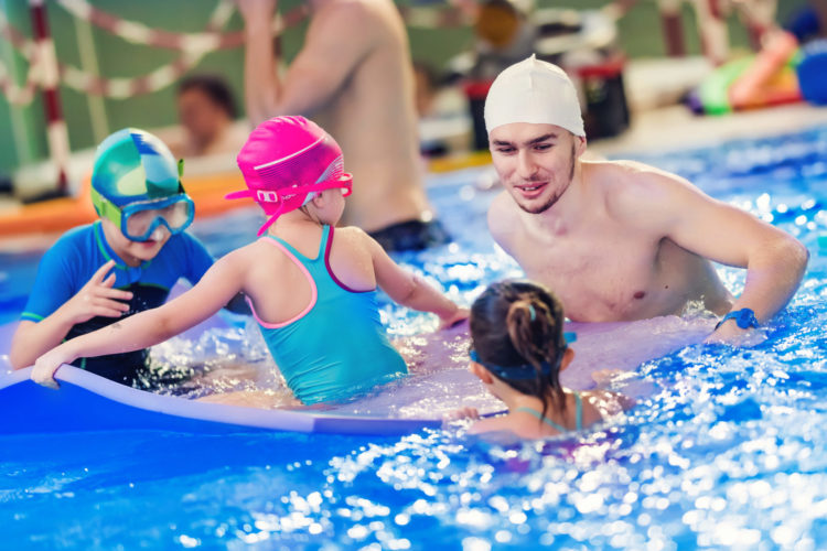 5 ZASAD DLA RODZICÓW SPĘDZAJĄCYCH LATO NAD WODĄ