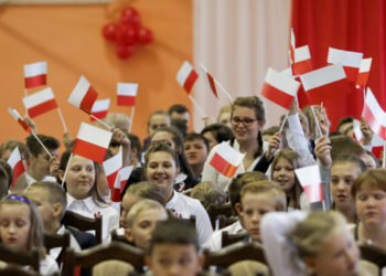 Szkoła do hymnu! – uczniowie z ponad 20 tys. szkół wspólnie odśpiewali hymn narodowy