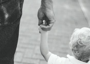 Współczesny autorytet – rodzic, nauczyciel, idol a może celebryta? Kilka słów o tym jak rozpoznać prawdziwy wzorzec w świecie pseudo-autorytetów