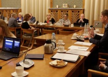 Wzrost pensji nauczycieli w kolejnym roku – spotkanie kierownictwa MEN ze związkami zawodowymi