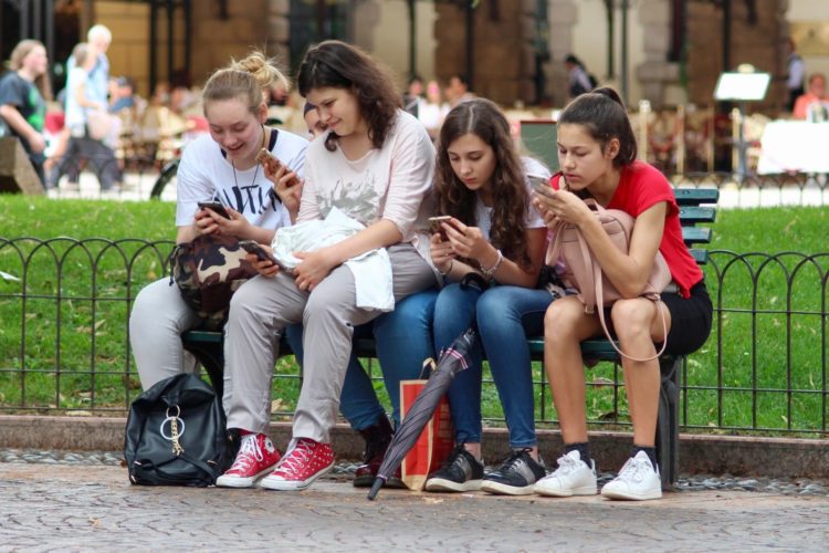 Sexting – niebezpieczna moda wśród młodzieży