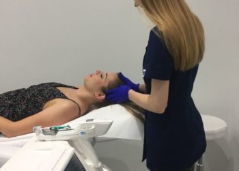 W dobie koronawirusa głowę powinno myć się codziennie – o tym się nie mówi!