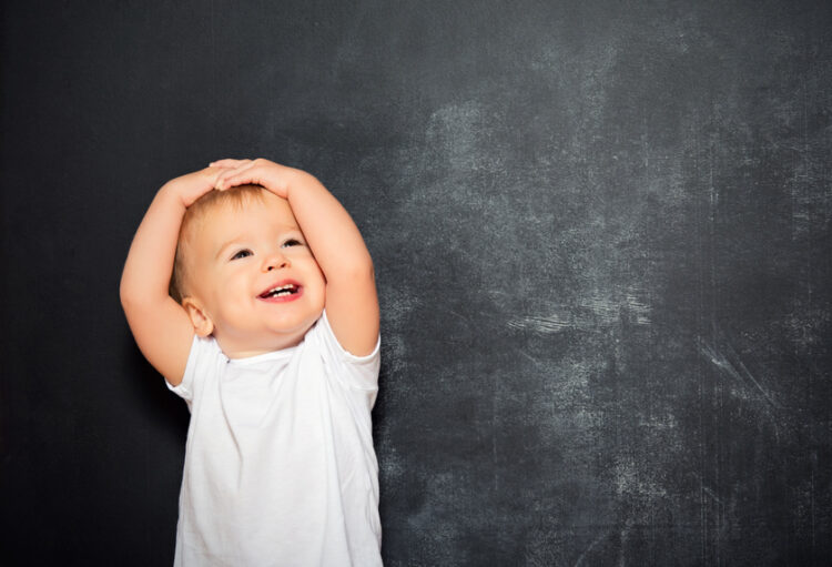 Podpowiadamy: co powinno umieć roczne dziecko i jak wspierać jego prawidłowy rozwój?