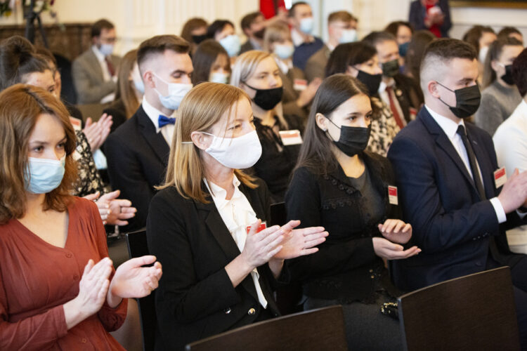 Zwycięzcy konkursu „Solidarna Szkoła 2021”. Finał największego programu stypendialnego dla polskich szkół