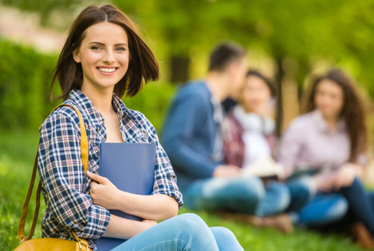 Praca w wakacje łakomym kąskiem dla młodych Polaków